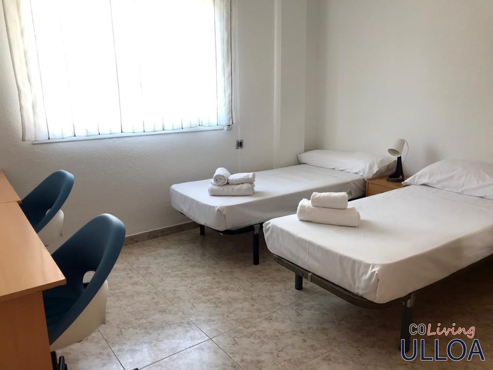 Photo of the whole room, Bedroom