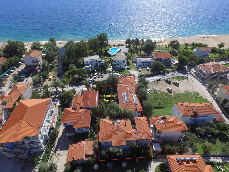 Patio, Nearby landmark, Off site, Neighbourhood, Natural landscape, Bird's eye view, Garden, Garden, Beach, Beach, On site, City view, Garden view, River view, Sea view, Street view