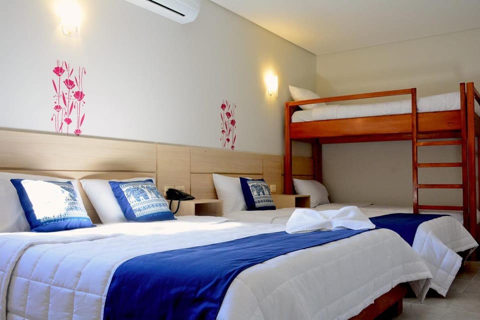 Bed, Photo of the whole room, Bedroom, bunk bed, air conditioner