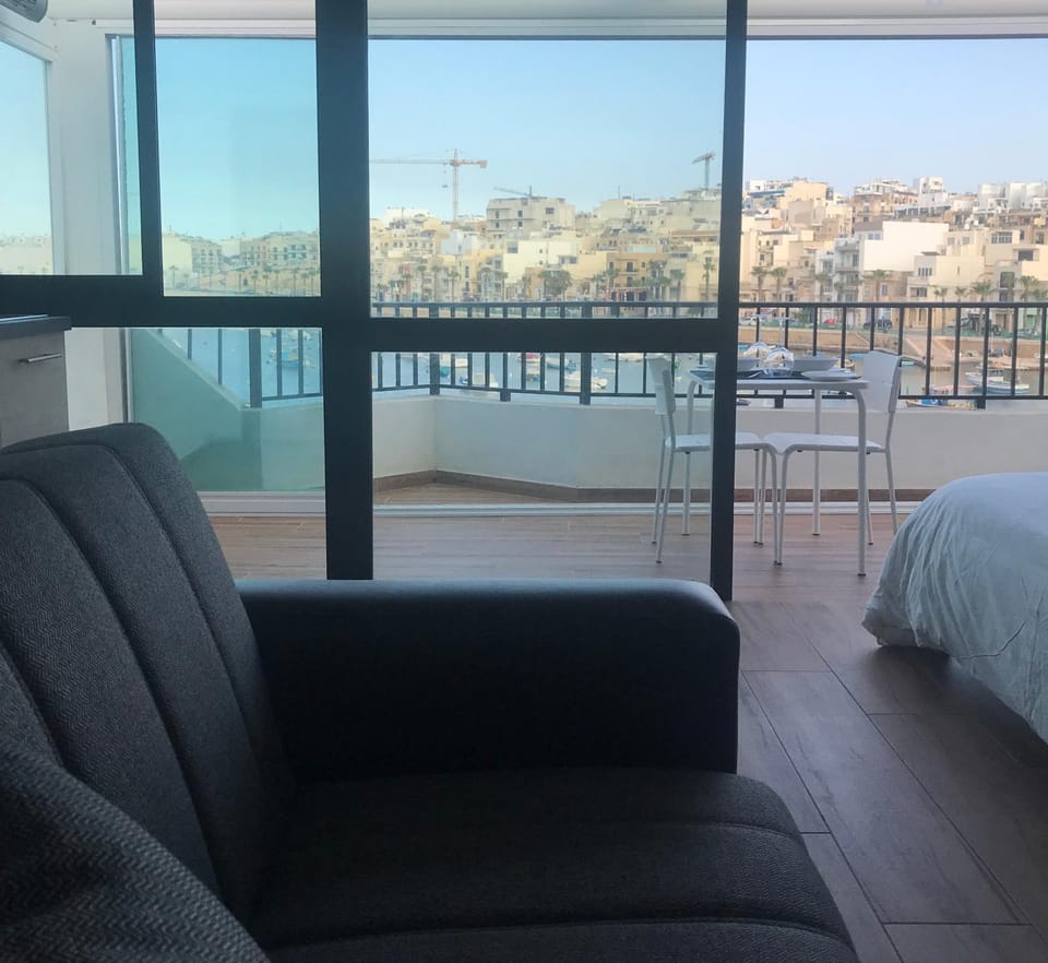 View (from property/room), Balcony/Terrace, Living room, Sea view