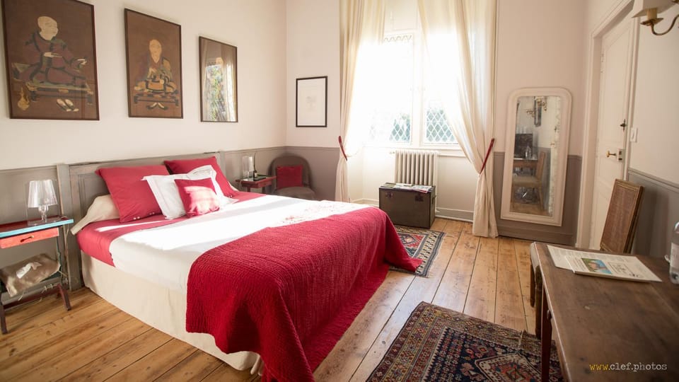Bed, Photo of the whole room, Decorative detail