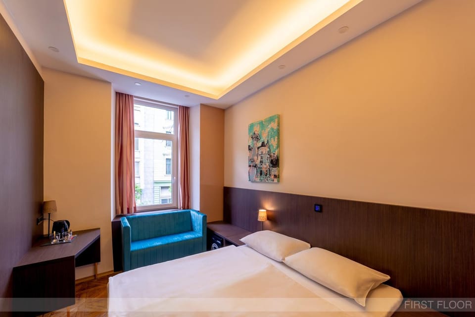 Bed, Seating area, Bedroom