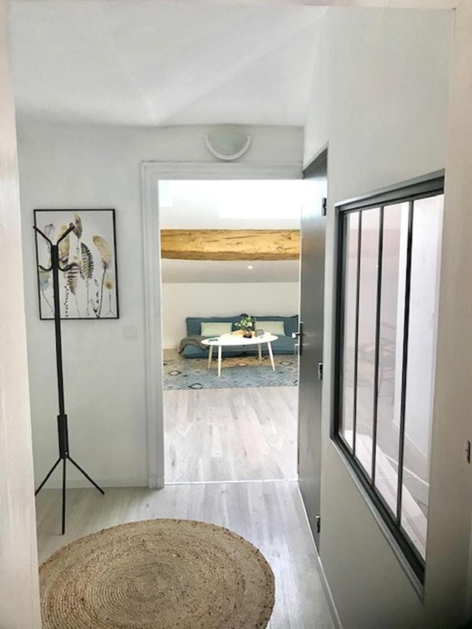 Coffee/tea facilities, Kitchen or kitchenette, Living room
