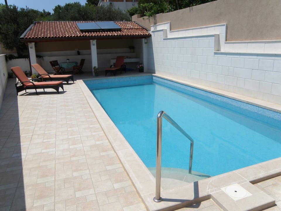 Swimming pool, Swimming pool