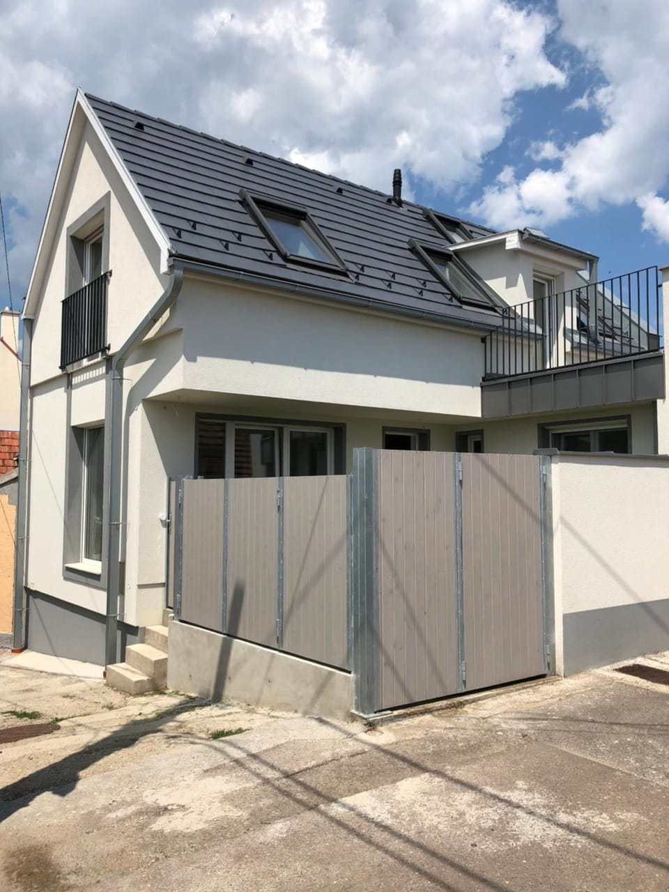 Facade/entrance
