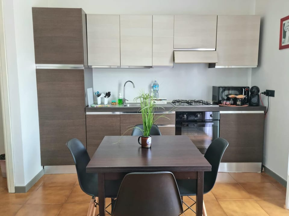 Kitchen or kitchenette, Dining area, minibar, pet friendly, stove