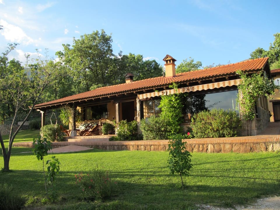 Facade/entrance, Garden, Lobby or reception, Garden view