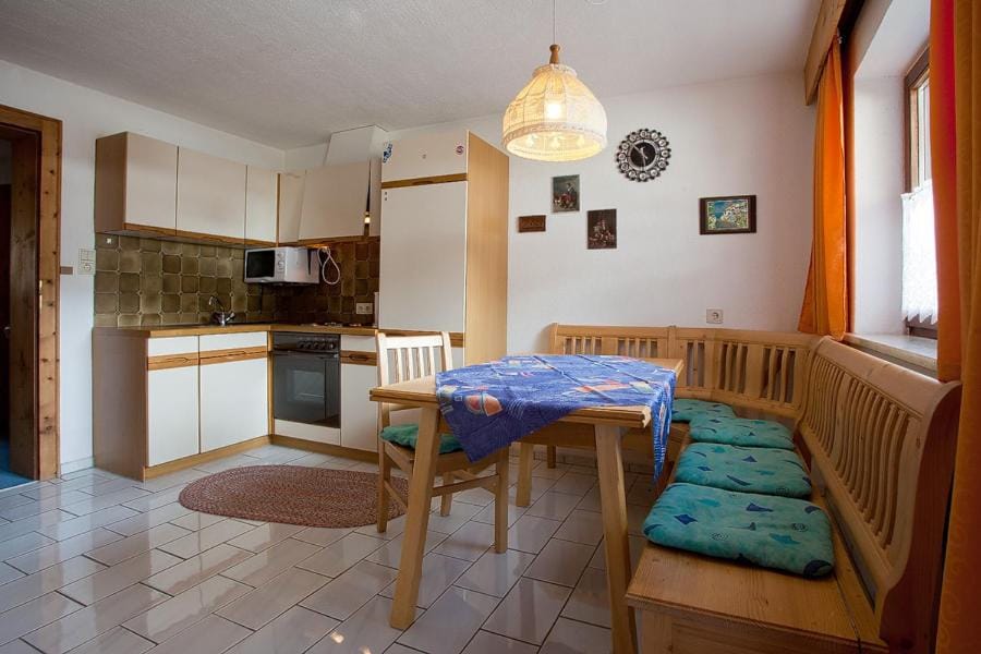 Day, Dining area