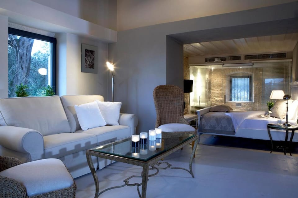 Seating area, Bedroom