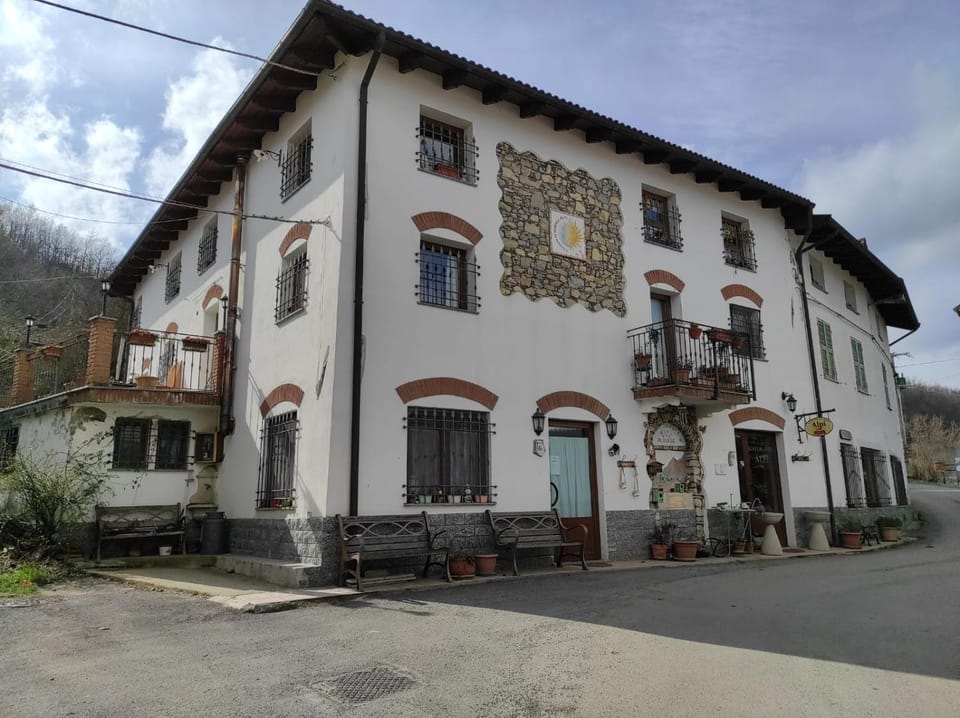 Property building, Restaurant/places to eat