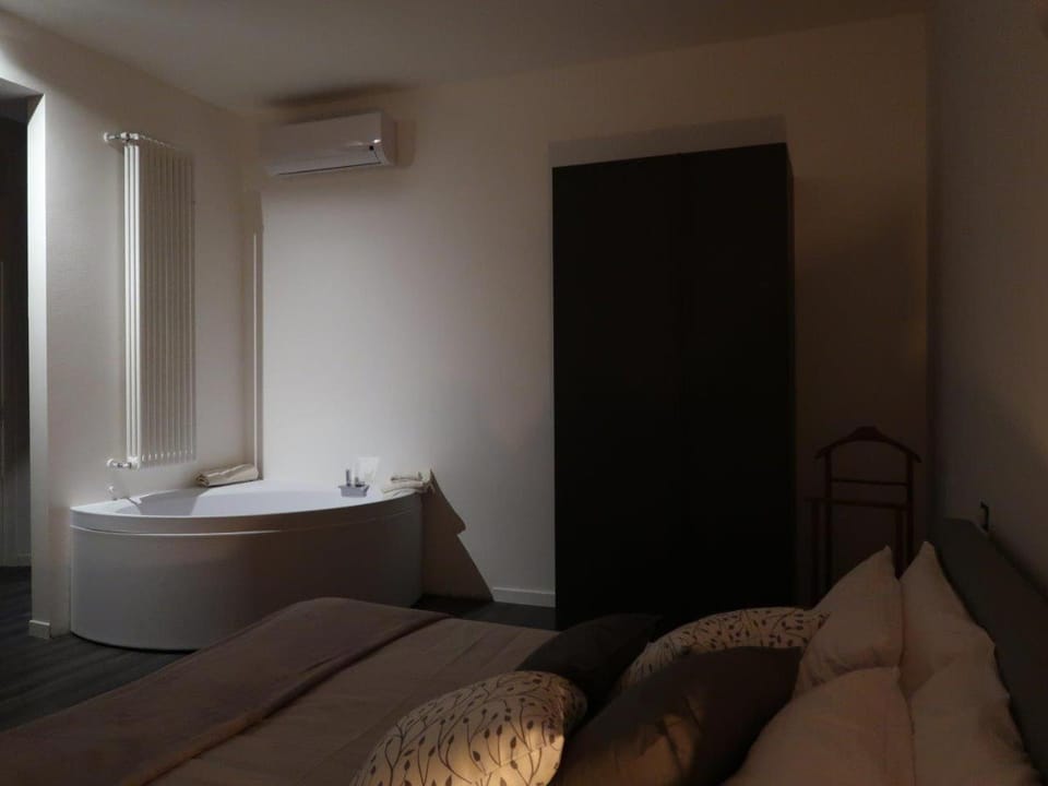 Shower, Bedroom