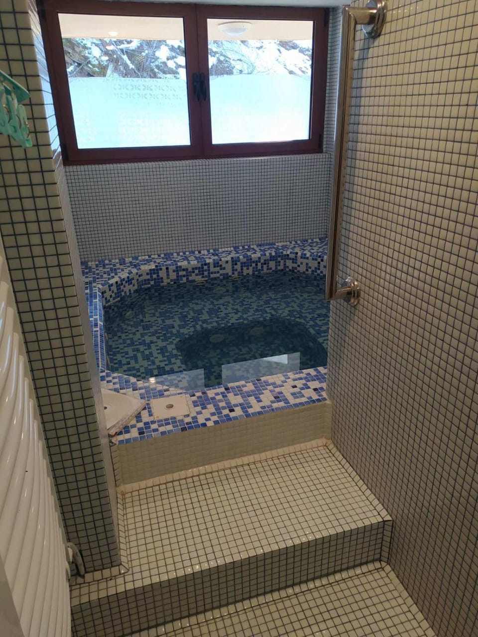 Hot Tub, Bathroom
