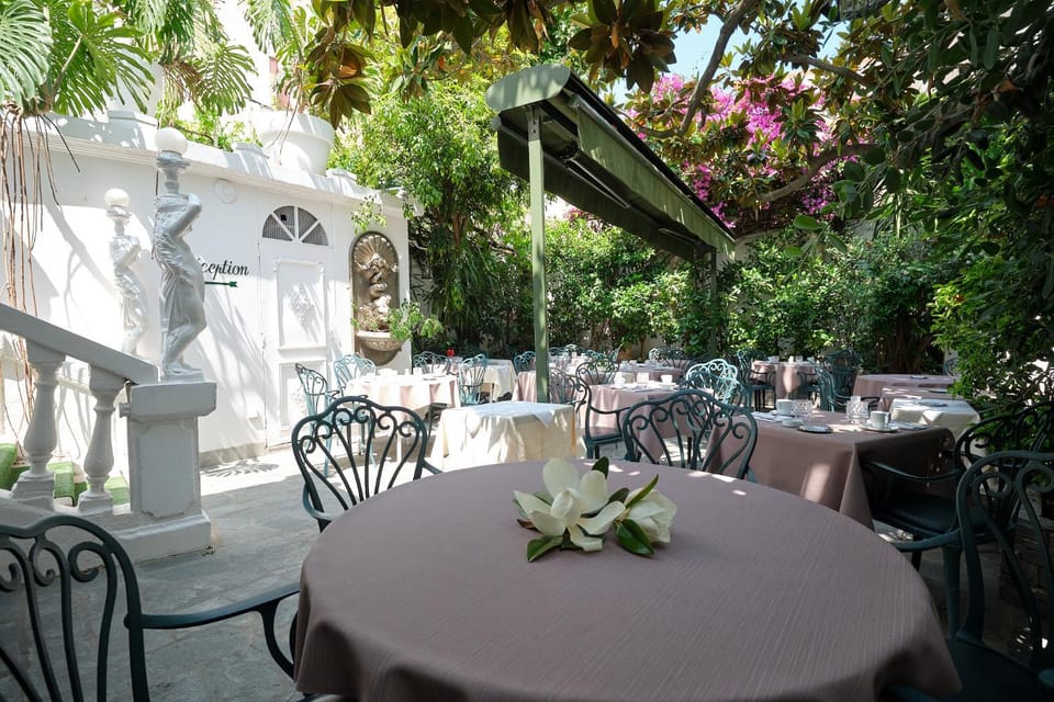 Patio, Breakfast