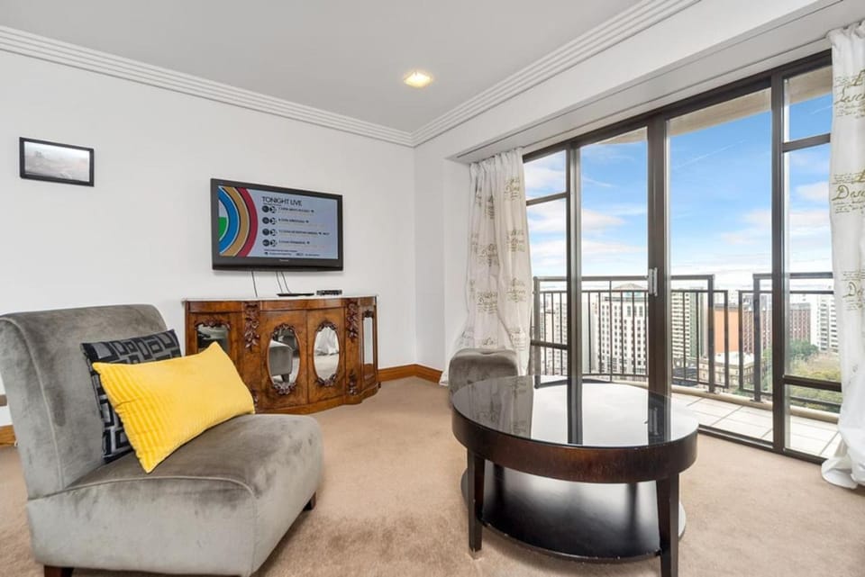 QV Stays Peace and Style in the Iconic Metropolis Apartment in Auckland