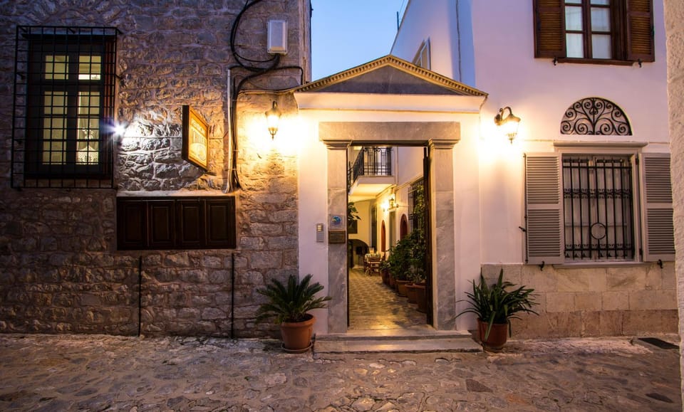 Facade/entrance
