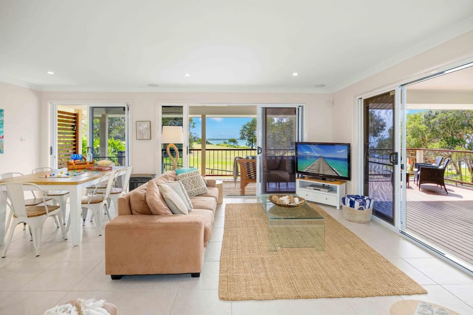 TV and multimedia, Balcony/Terrace, Living room, Dining area, Family