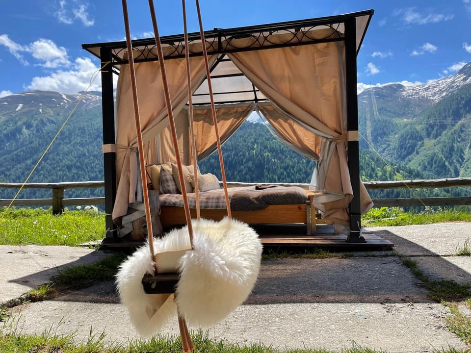 Bed, Mountain view