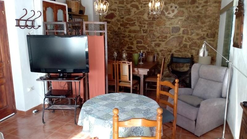 Communal lounge/ TV room, TV and multimedia, Living room, Seating area, Dining area