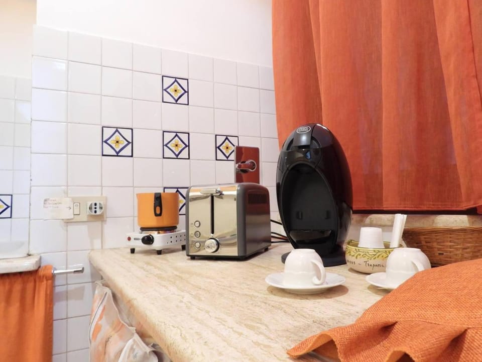 Coffee/tea facilities, Kitchen or kitchenette, kitchen