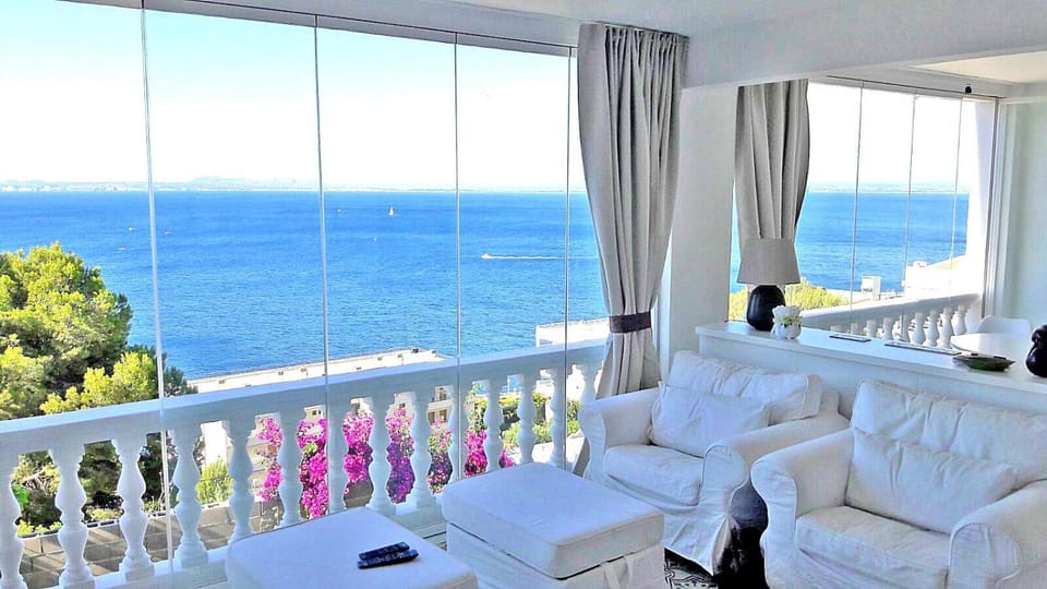 Bed, Day, Natural landscape, View (from property/room), Balcony/Terrace, Living room, Photo of the whole room, Seating area, Sea view