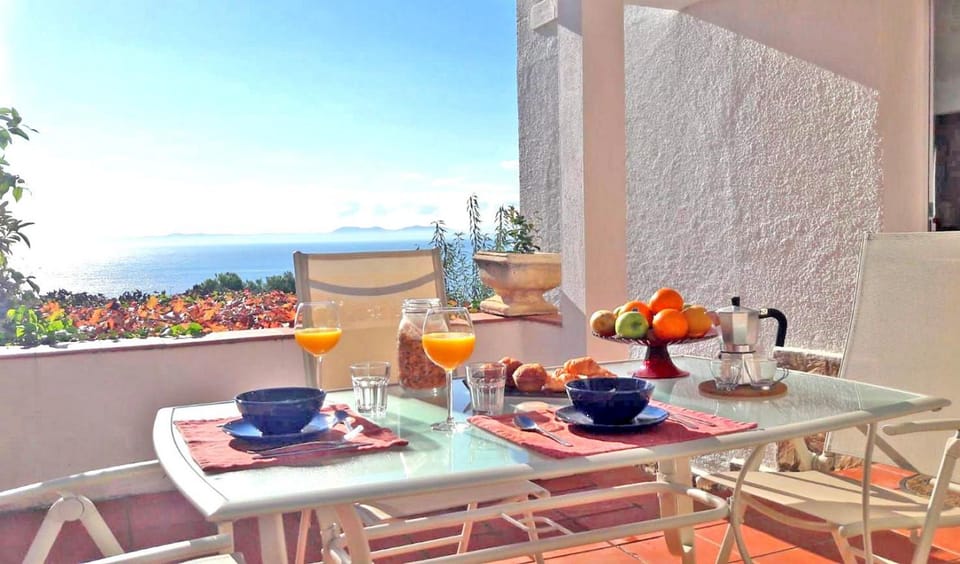 Patio, Patio, Facade/entrance, Food close-up, Natural landscape, Balcony/Terrace, Balcony/Terrace, Decorative detail, Dining area, On site, Sea view, Sea view