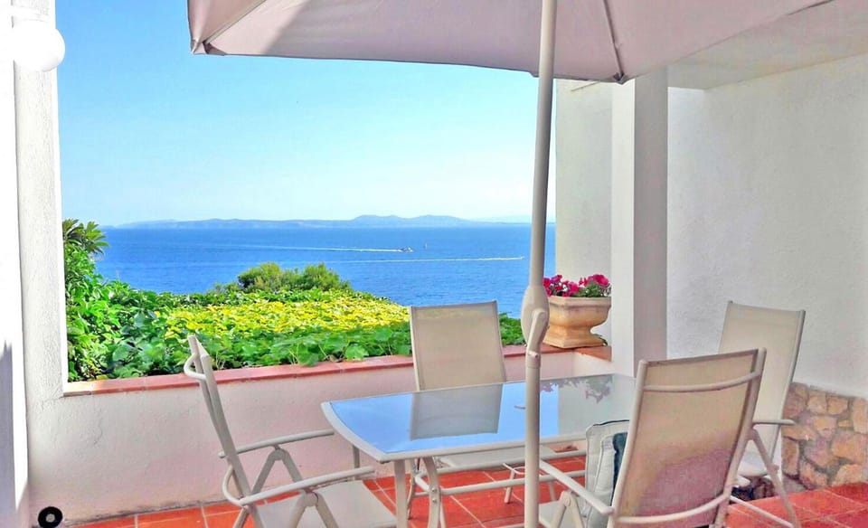 Patio, Patio, Facade/entrance, Natural landscape, View (from property/room), Balcony/Terrace, Balcony/Terrace, Dining area, On site, Sea view, Sea view