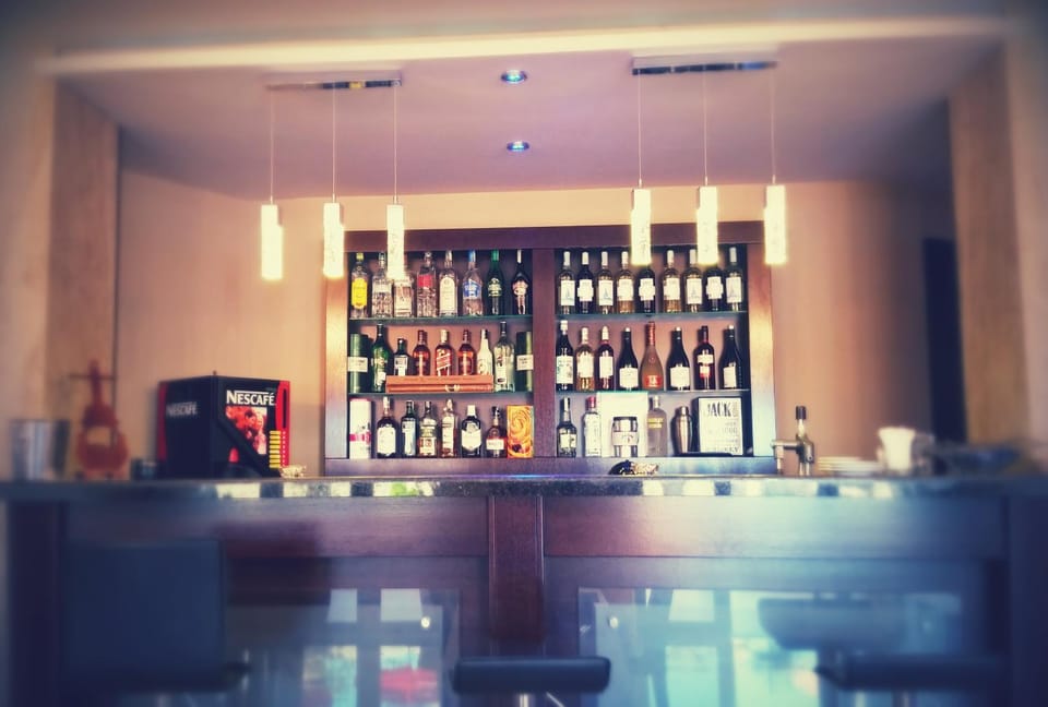 Property building, Lounge or bar, Alcoholic drinks, Non alcoholic drinks