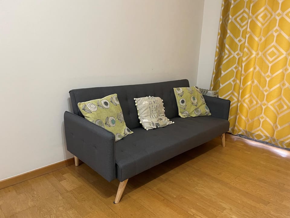 Bed, Living room