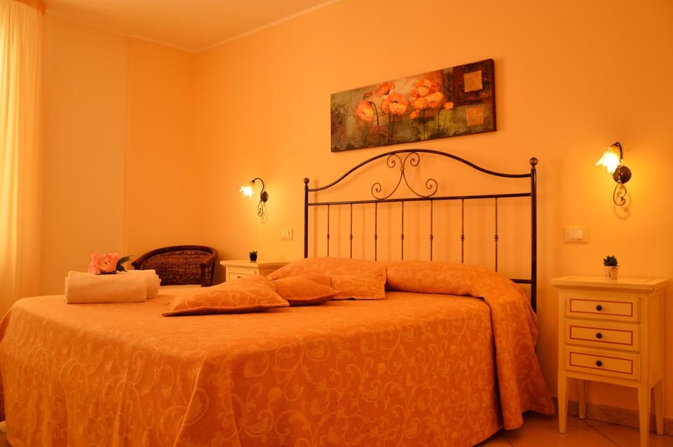 Photo of the whole room, Bedroom, Garden view