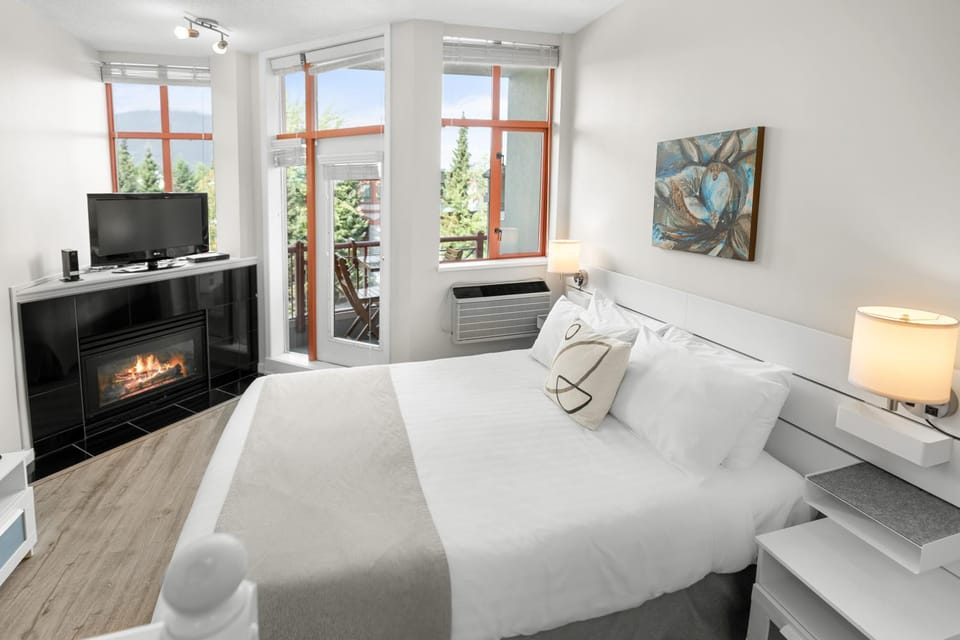 Alpenglow Lodge by MVA House in Whistler