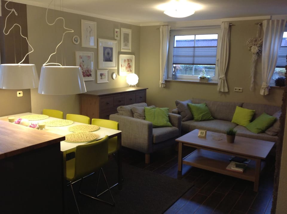FeWo Buchheim, hochwertig und gemütlich, 5min zur S-Bahn Apartment in Berlin