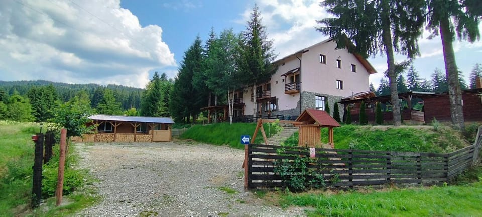 Property building, Day, Natural landscape, Mountain view