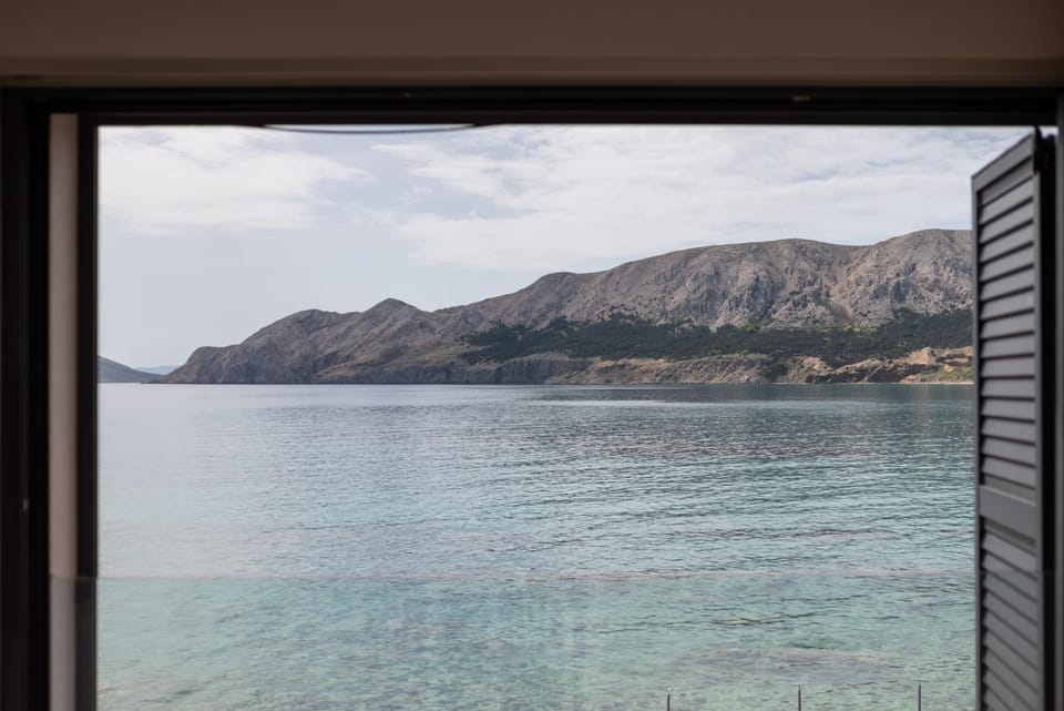 Mountain view, Sea view