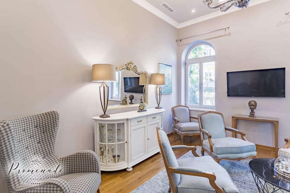 Communal lounge/ TV room, TV and multimedia, Living room, Seating area