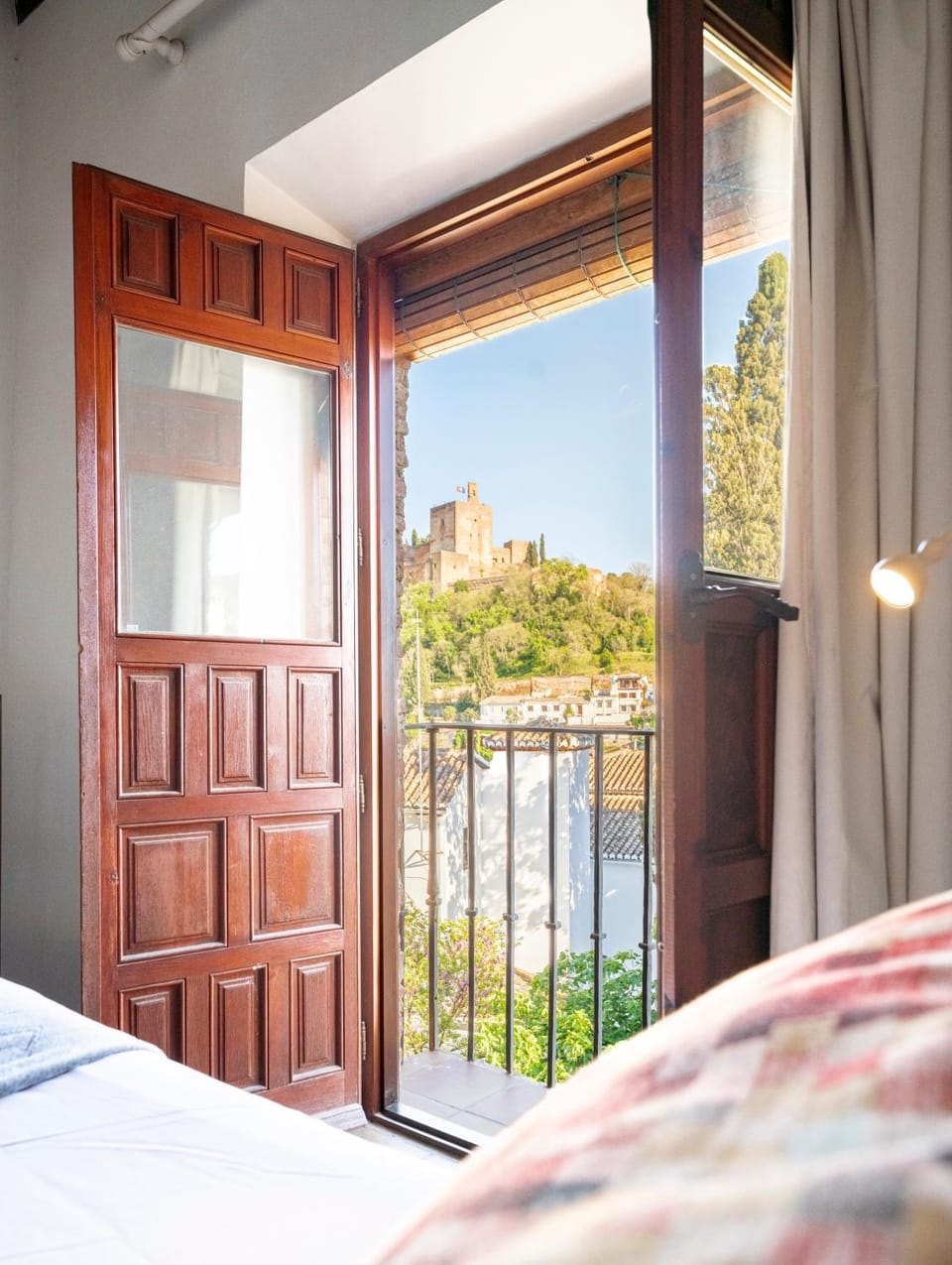 Bedroom, City view