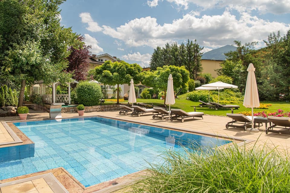 Swimming pool, Family