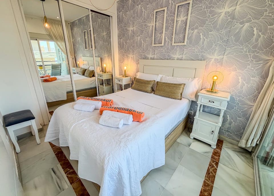 Bed, Bedroom, towels, wardrobe