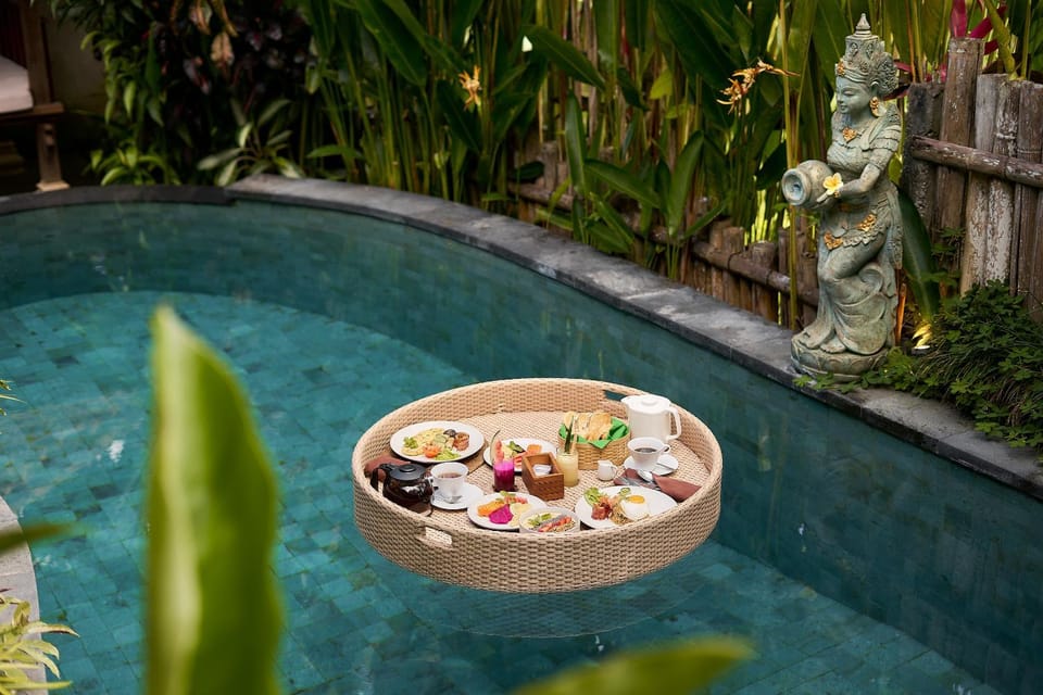 Food and drinks, Garden view, Swimming pool