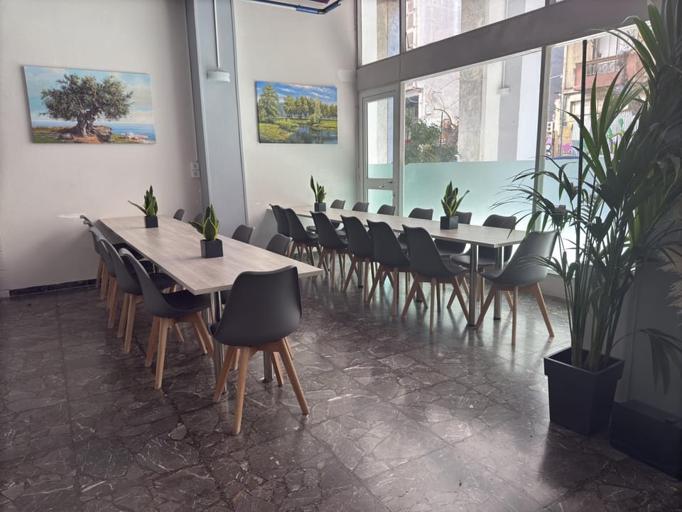 Seating area, Breakfast, air conditioner