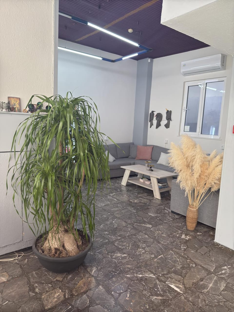 Seating area, air conditioner