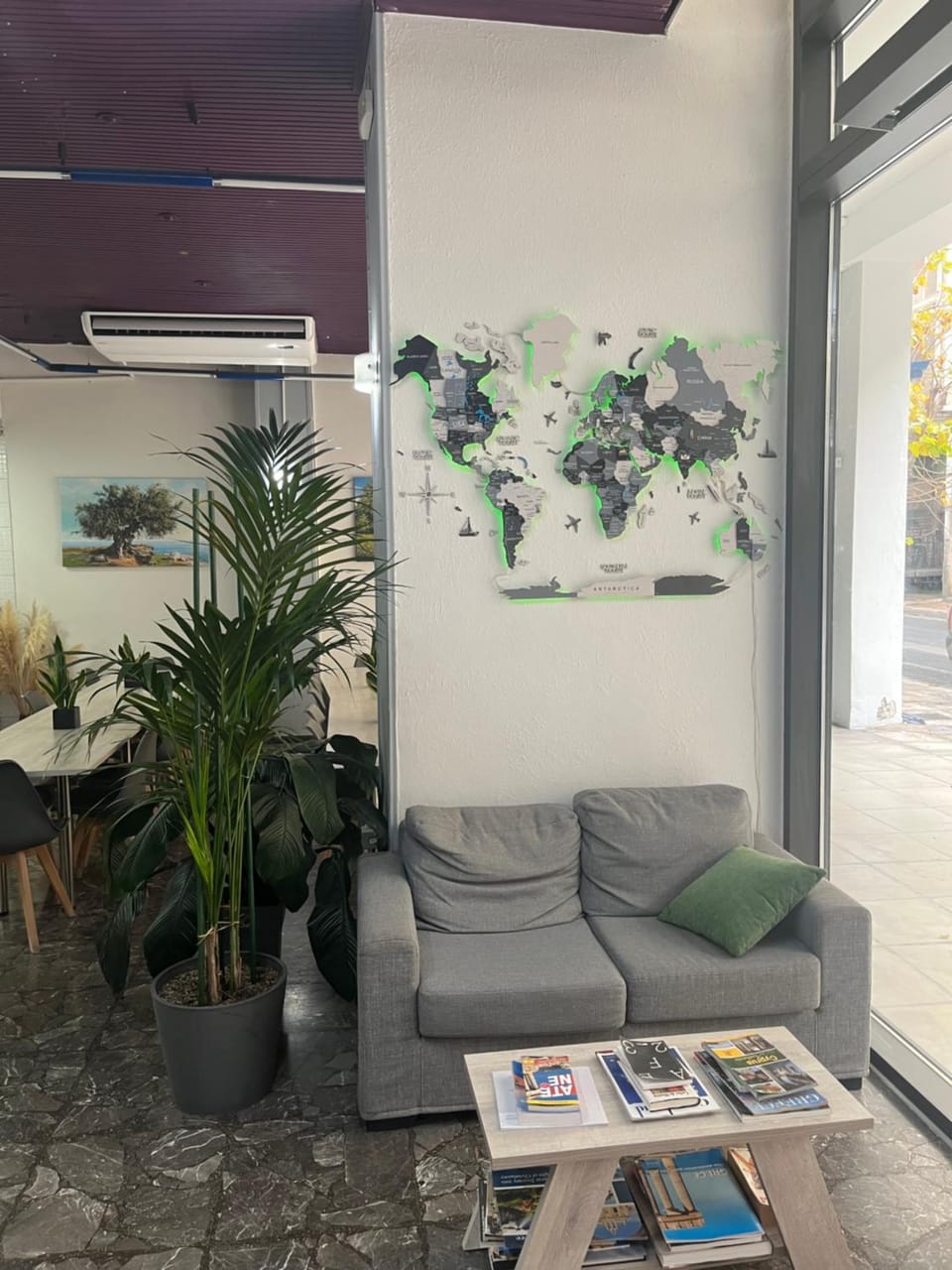 Lobby or reception, Seating area, air conditioner