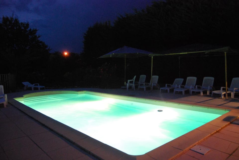 Swimming pool, Swimming pool