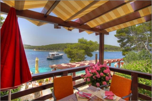 ROBINSONE houses THE DIAMOND OF HVAR Apartment in Hvar