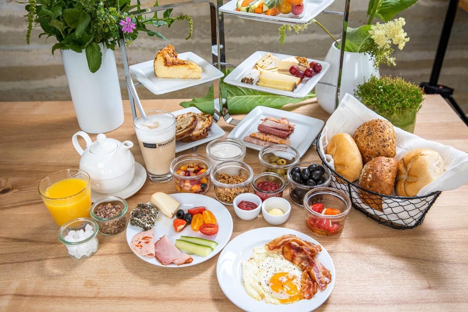 Food and drinks, Continental breakfast