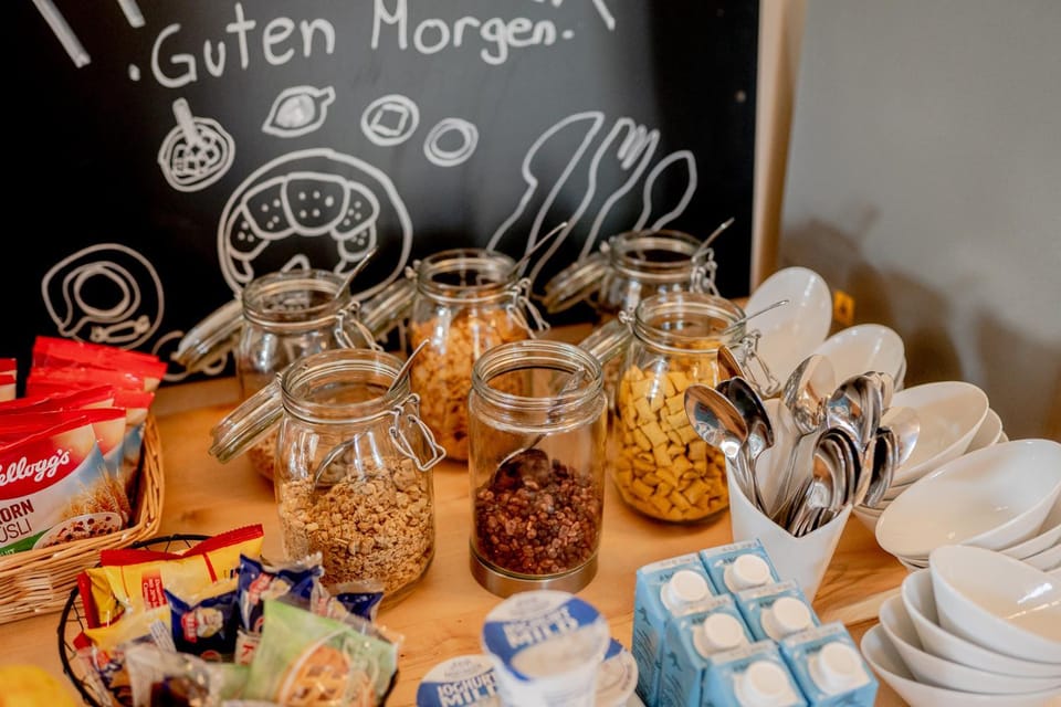 Food and drinks, Food, Breakfast, Continental breakfast, Buffet breakfast