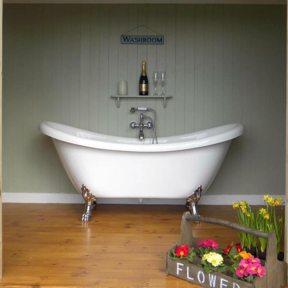 Ludlow Vintage Airstream Farm Stay in Malvern Hills District