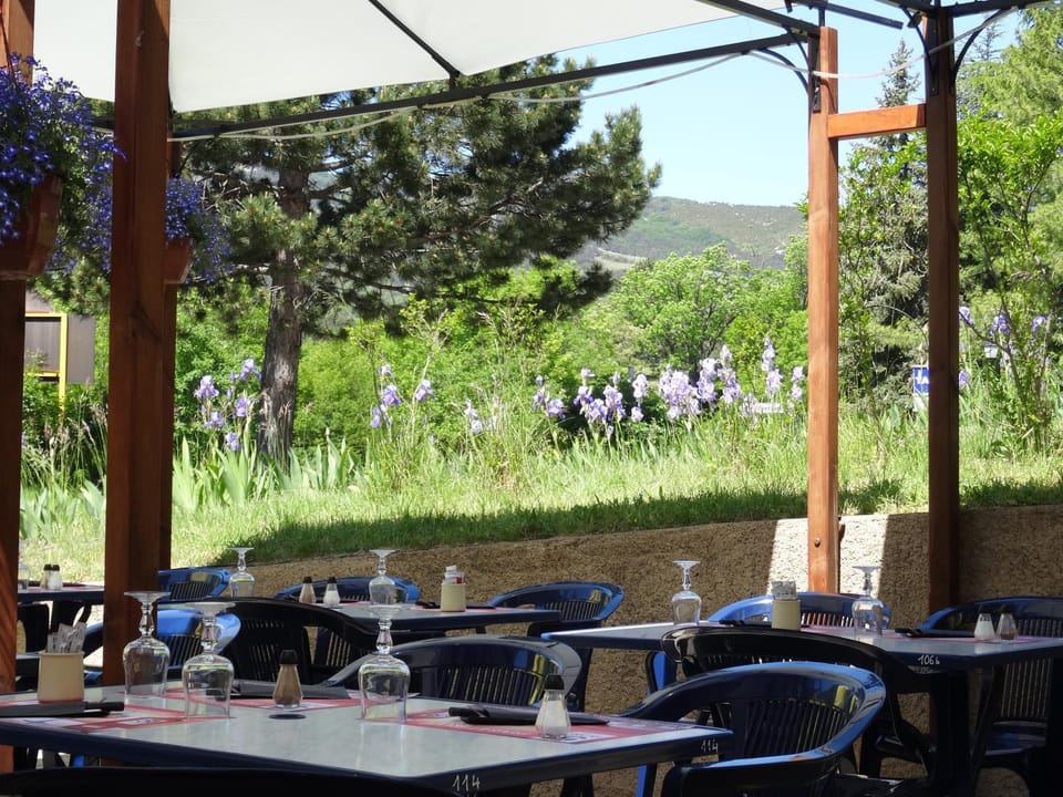 Hôtel Restaurant Les Alpins Hotel in Provence-Alpes-Côte d'Azur