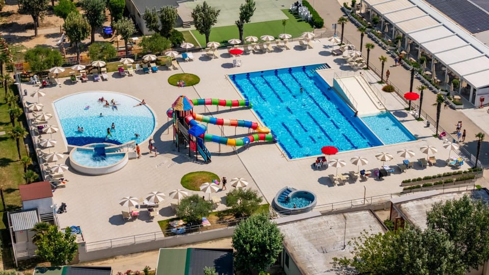 Swimming pool