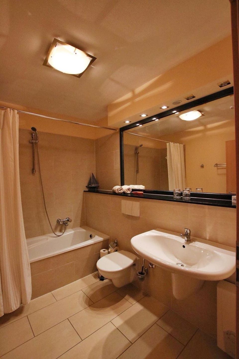 Pension " Zu den Linden" Trin Bed and Breakfast in Mecklenburg-Vorpommern, Germany
