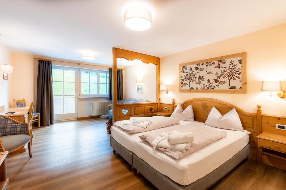 Winter, Summer, Photo of the whole room, Decorative detail, Seating area, Bedroom, Garden view